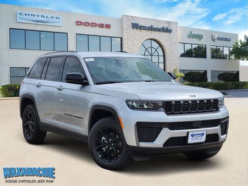 New 2026 Jeep Grand Cherokee Altitude RWD image 1