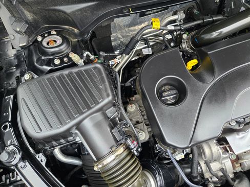 Used 2024 GMC Terrain SLT image 68