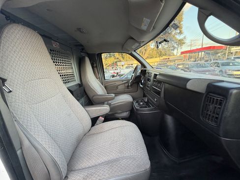 Used 2014 Chevrolet Express 2500 image 28