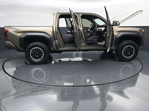 Used 2024 Toyota Tacoma TRD Off-Road AWD/4WD image 38