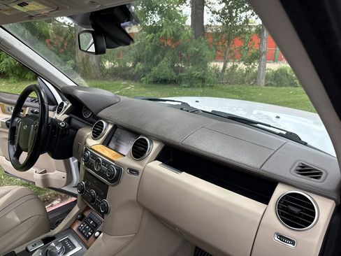 Used 2016 Land Rover LR4 AWD/4WD image 23