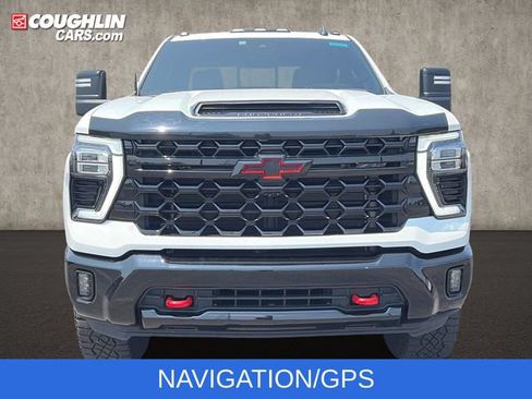 Used 2024 Chevrolet Silverado 2500 ZR2 w/ Technology Package AWD/4WD image 3