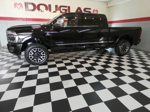 Used 2025 RAM 2500 Limited AWD/4WD image 1
