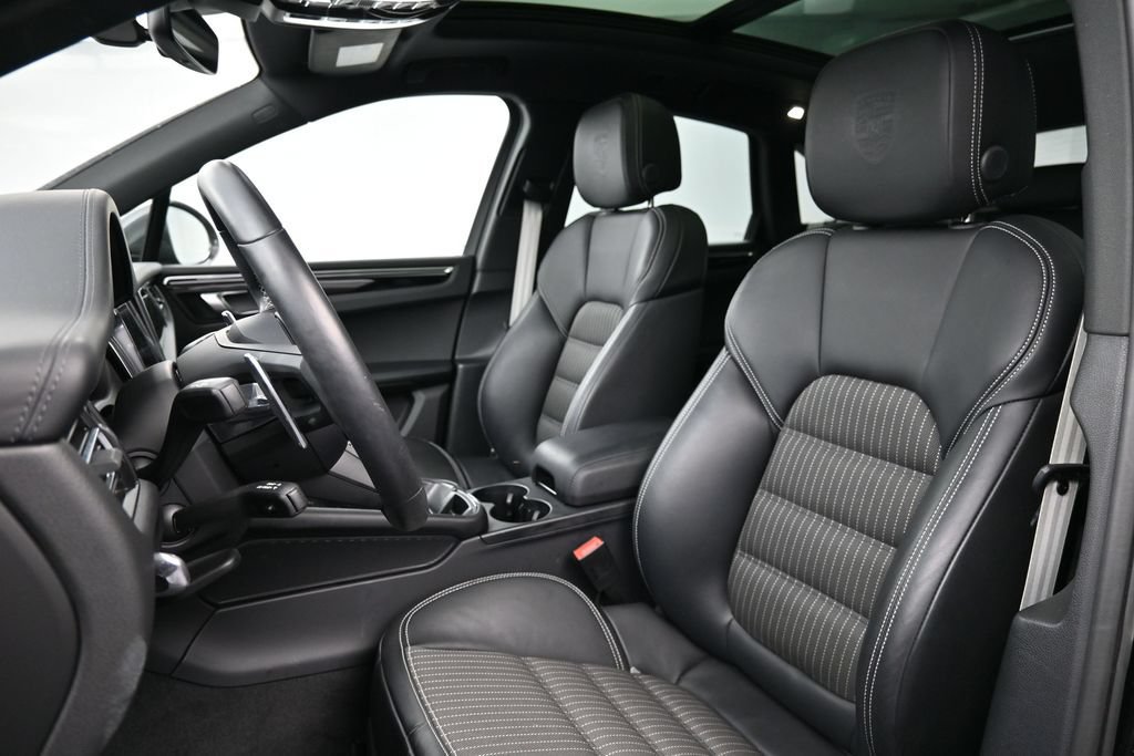Used 2025 Porsche Macan AWD/4WD image 5