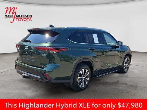 Used 2025 Toyota Highlander XLE AWD/4WD image 10