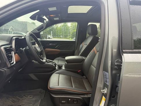 Used 2024 GMC Canyon AT4 w/ AT4 Premium Package AWD/4WD image 10