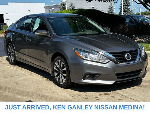 Used 2016 Nissan Altima 2.5 SL w/ Moonroof Package FWD image 1