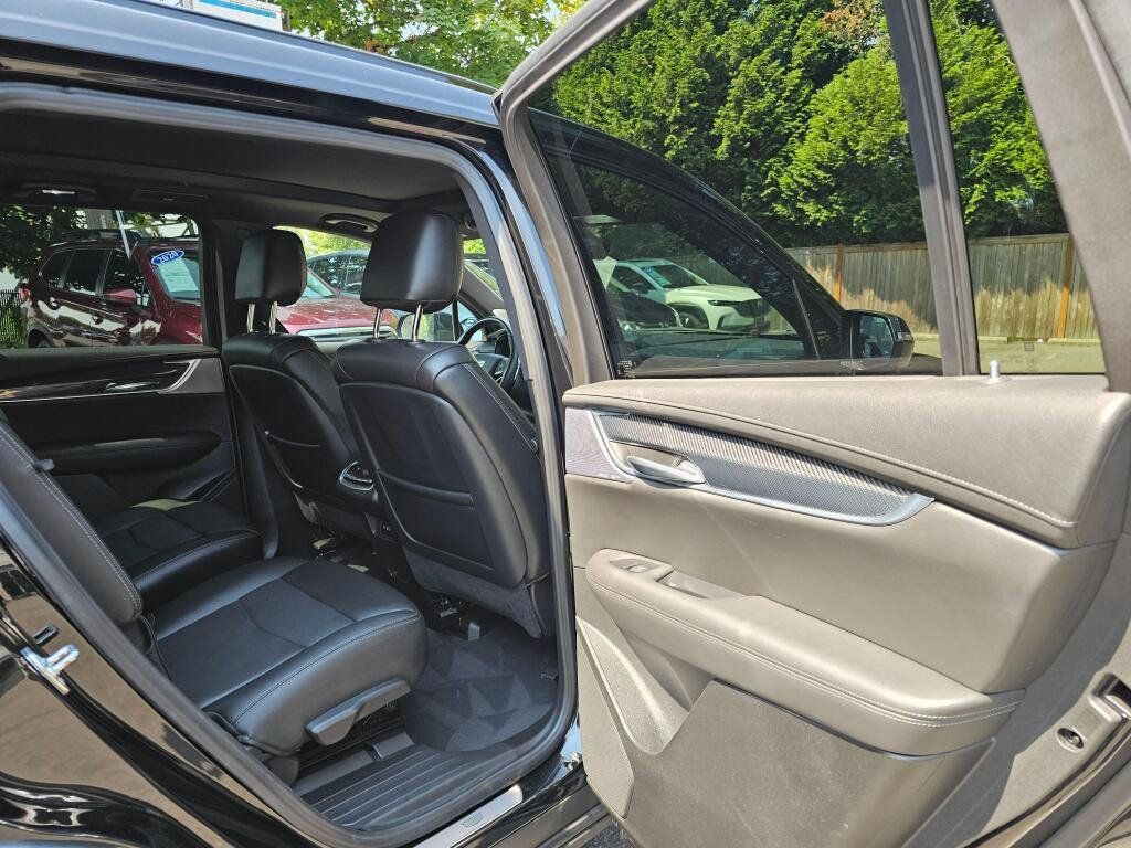 Used 2024 Cadillac XT6 Sport w/ Technology Package AWD/4WD image 16