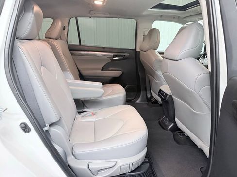 Used 2023 Toyota Highlander Limited AWD/4WD image 35