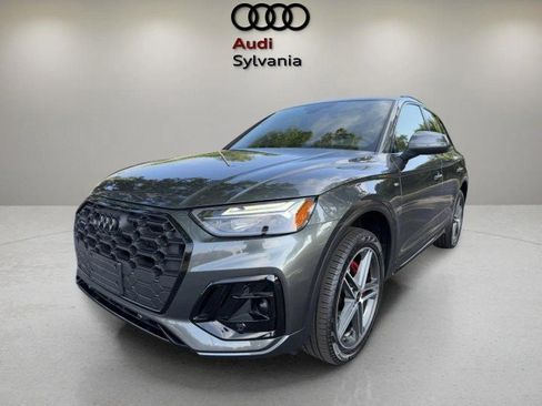 Certified 2025 Audi Q5 e Premium Plus w/ Premium Plus Package AWD/4WD image 3
