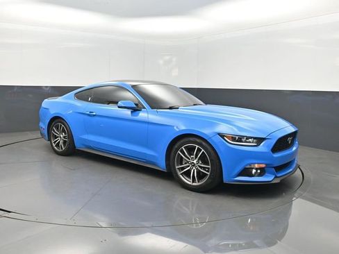 Used 2017 Ford Mustang Premium RWD image 33