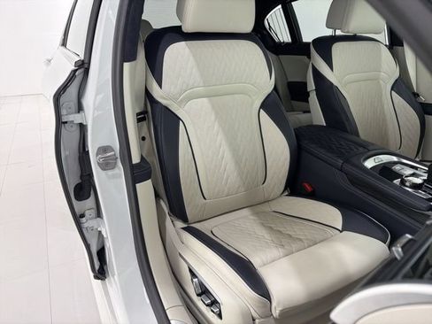 Used 2022 BMW 750i xDrive w/ Luxury Rear Seating Package AWD/4WD image 19