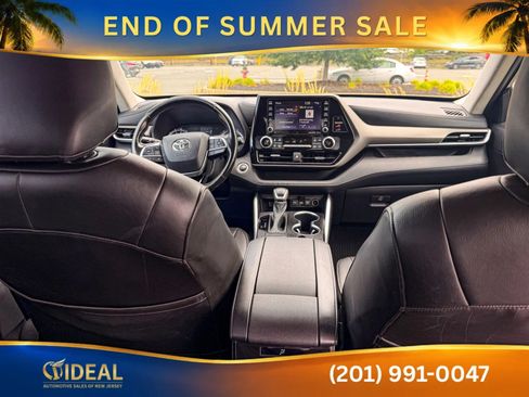Used 2021 Toyota Highlander LE AWD/4WD image 32