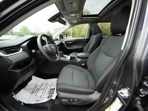 Used 2025 Toyota RAV4 XLE w/ Convenience Package image 9
