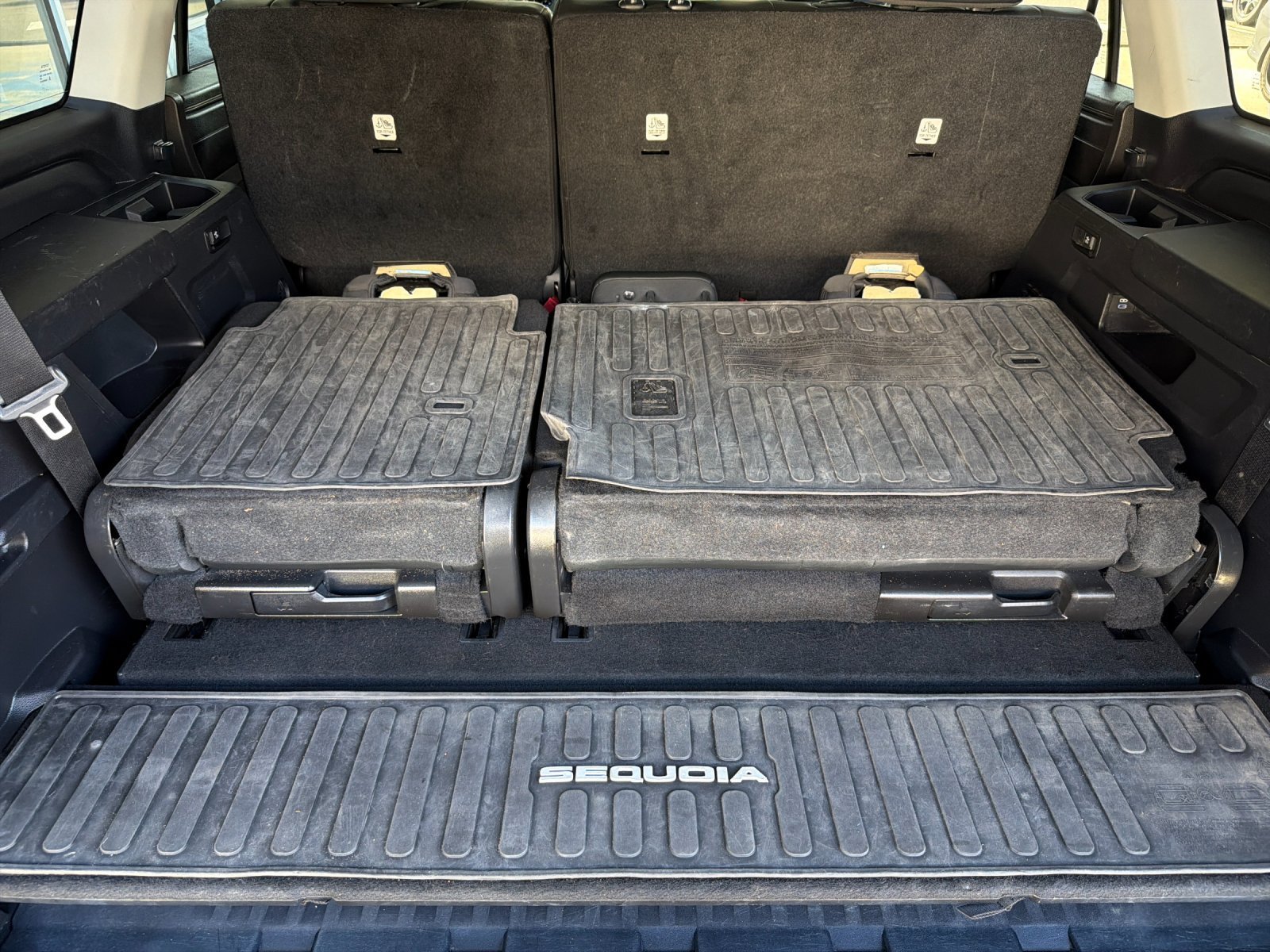 Used 2024 Toyota Sequoia SR5 w/ SR5 Premium Package AWD/4WD image 15