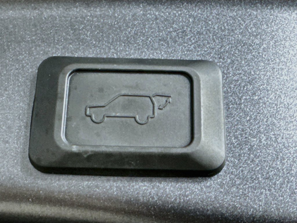 Used 2020 Toyota RAV4 Limited AWD/4WD image 34