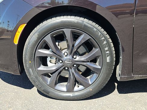 Used 2018 Chrysler Pacifica Touring Plus w/ S Appearance Package FWD image 10