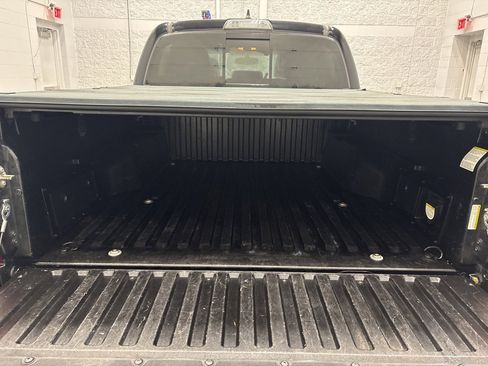 Used 2017 Toyota Tacoma TRD Sport w/ Tow Package image 5