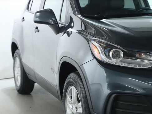 Used 2022 Chevrolet Trax LT w/ LT Convenience Package image 8