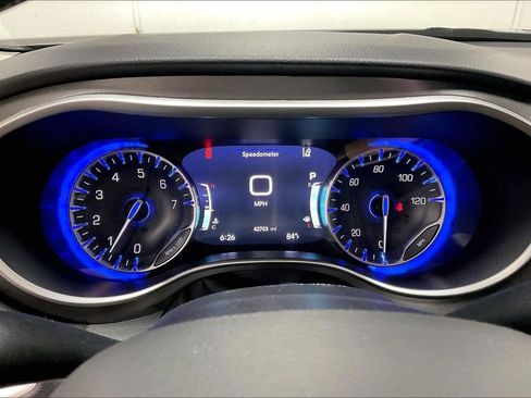 Used 2024 Chrysler Pacifica Touring-L FWD image 26