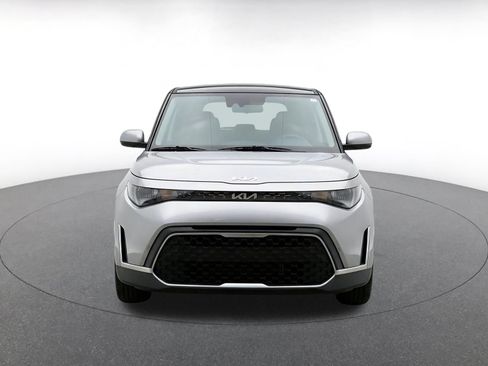 Used 2025 Kia Soul LX w/ LX Technology Package FWD image 2
