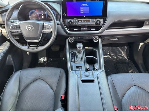 Certified 2025 Toyota Grand Highlander AWD image 15