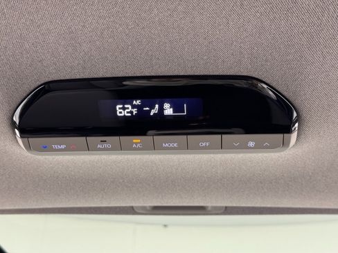 Used 2024 Kia EV9 Land image 37