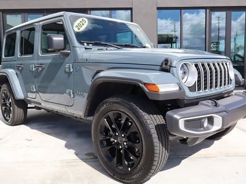 Used 2025 Jeep Wrangler Unlimited Sahara w/ Safety Group image 1