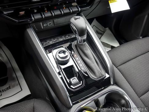 New 2026 GMC Canyon Elevation w/ Convenience Package image 17