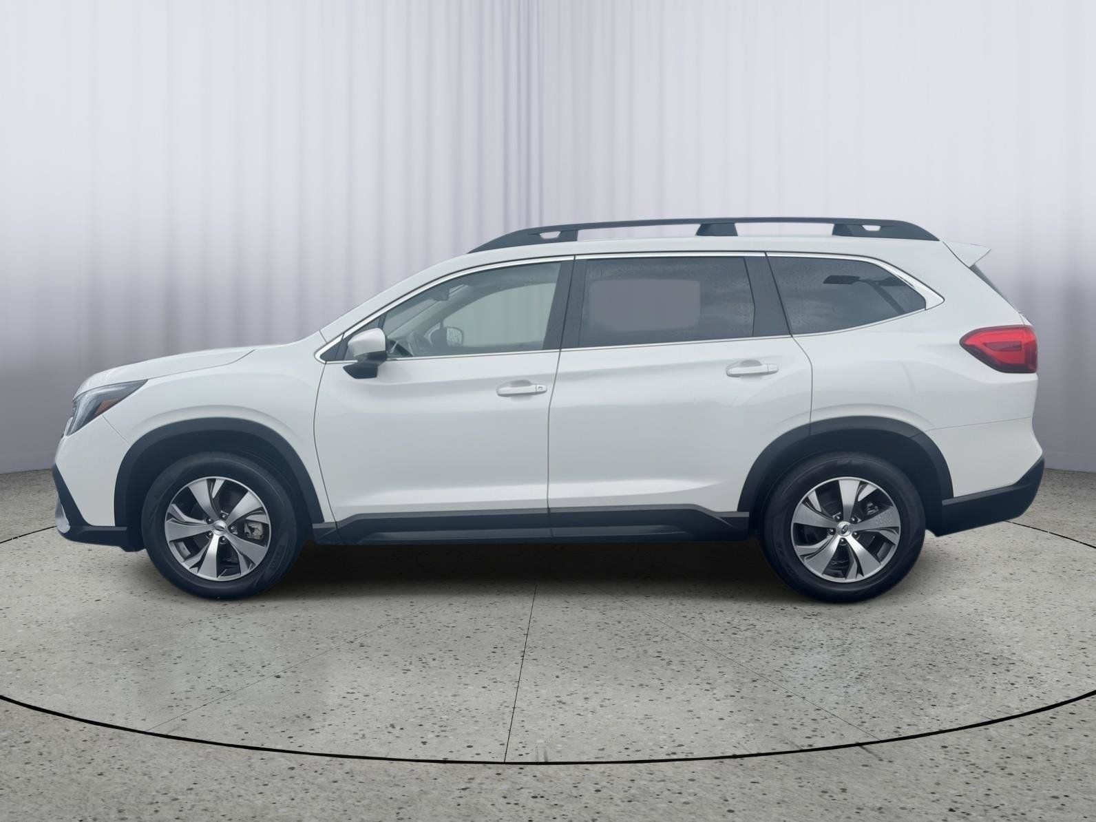 Used 2025 Subaru Ascent Premium AWD/4WD image 2