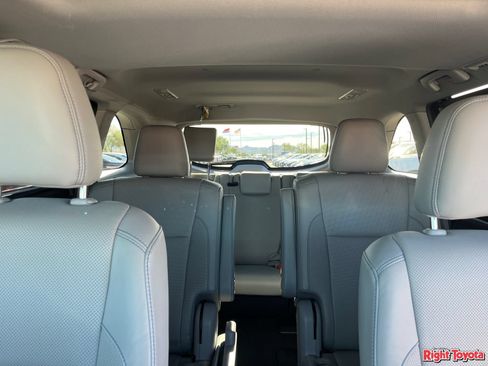 Used 2019 Toyota Highlander Limited w/ Carpet Mat Package (TMS) AWD/4WD image 31