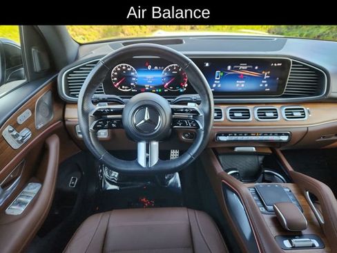 Used 2025 Mercedes-Benz GLS 450 4MATIC image 21