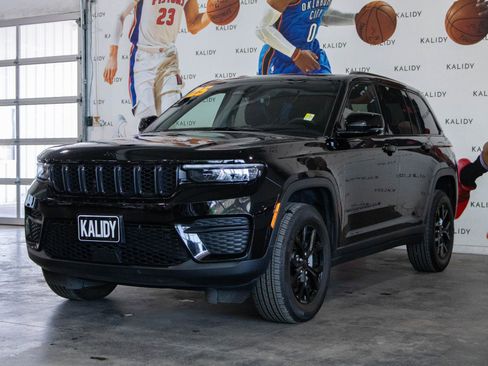 Used 2025 Jeep Grand Cherokee Altitude image 20