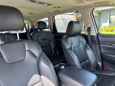 Used 2025 Kia Telluride S FWD image 12