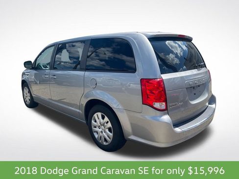 Used 2018 Dodge Grand Caravan SE w/ UConnect Hands-Free Group FWD image 3