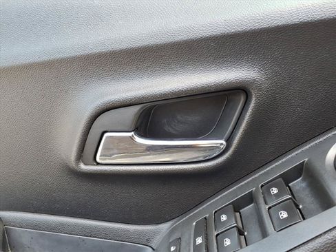 Used 2015 Chevrolet Trax LTZ FWD image 16