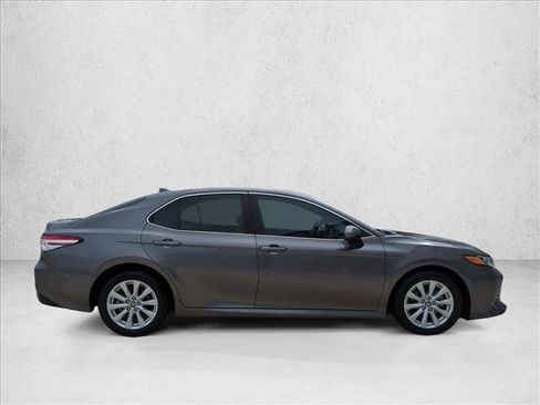 Used 2020 Toyota Camry LE image 4