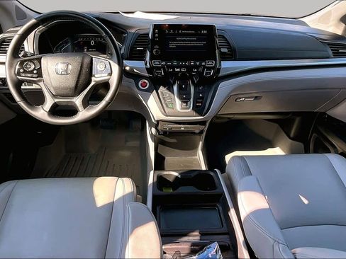 Used 2018 Honda Odyssey Touring image 16