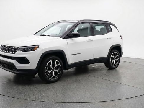 Used 2025 Jeep Compass Limited AWD/4WD image 3