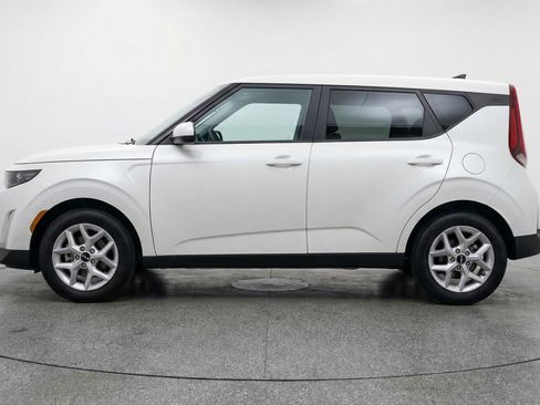 Used 2025 Kia Soul LX w/ LX Technology Package FWD image 5