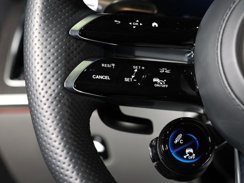 Used 2025 Mercedes-Benz S 63 AMG S image 27