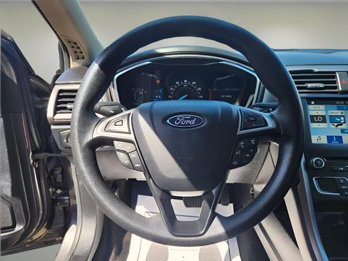 Used 2017 Ford Fusion SE w/ Fusion SE Technology Package FWD image 15