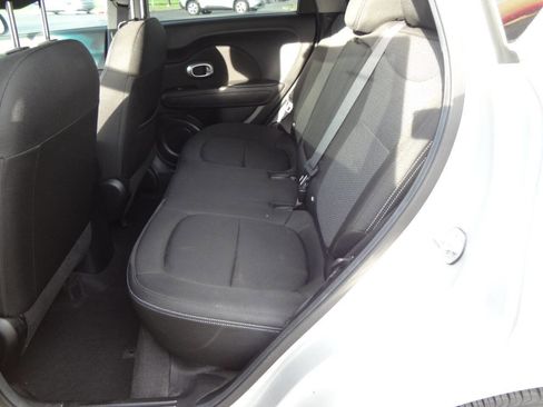 Used 2017 Kia Soul + image 9