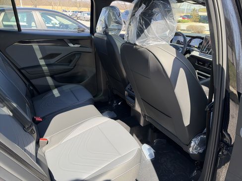 New 2026 Volkswagen Tiguan SE R-Line AWD/4WD image 24