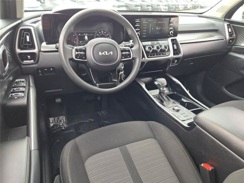 Used 2022 Kia Sorento LX AWD/4WD image 7