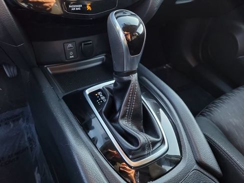 Used 2017 Nissan Rogue S AWD/4WD image 32