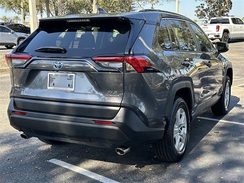 Used 2021 Toyota RAV4 XLE image 3