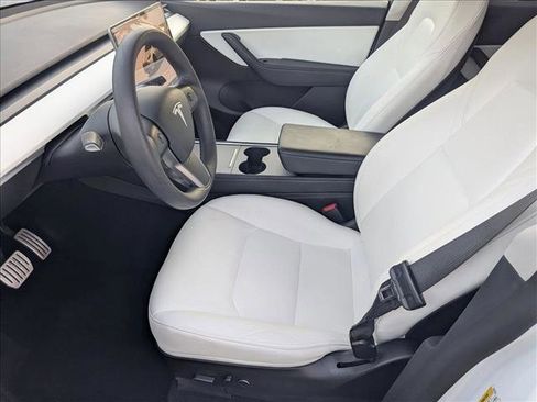 Used 2022 Tesla Model Y Performance image 14