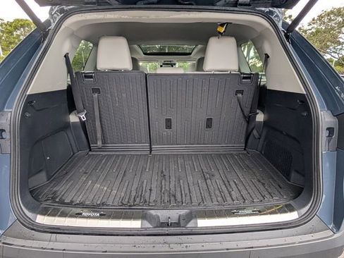 Used 2025 Toyota Grand Highlander AWD image 18