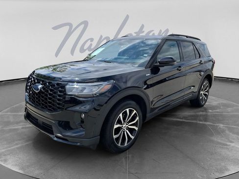 Used 2025 Ford Explorer ST-Line AWD/4WD image 3